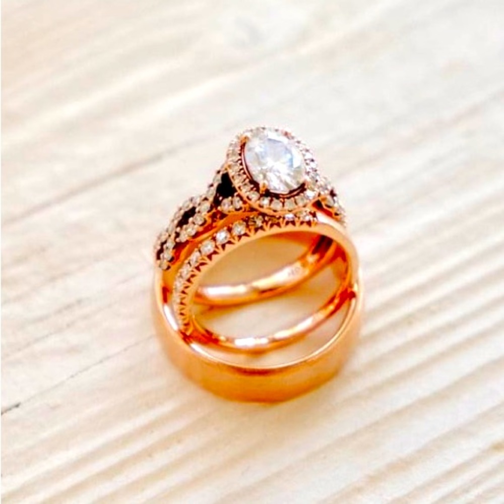 Rose gold wedding ring set